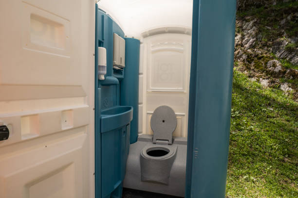 Best VIP or Luxury Restroom Trailers  in Colwich, KS